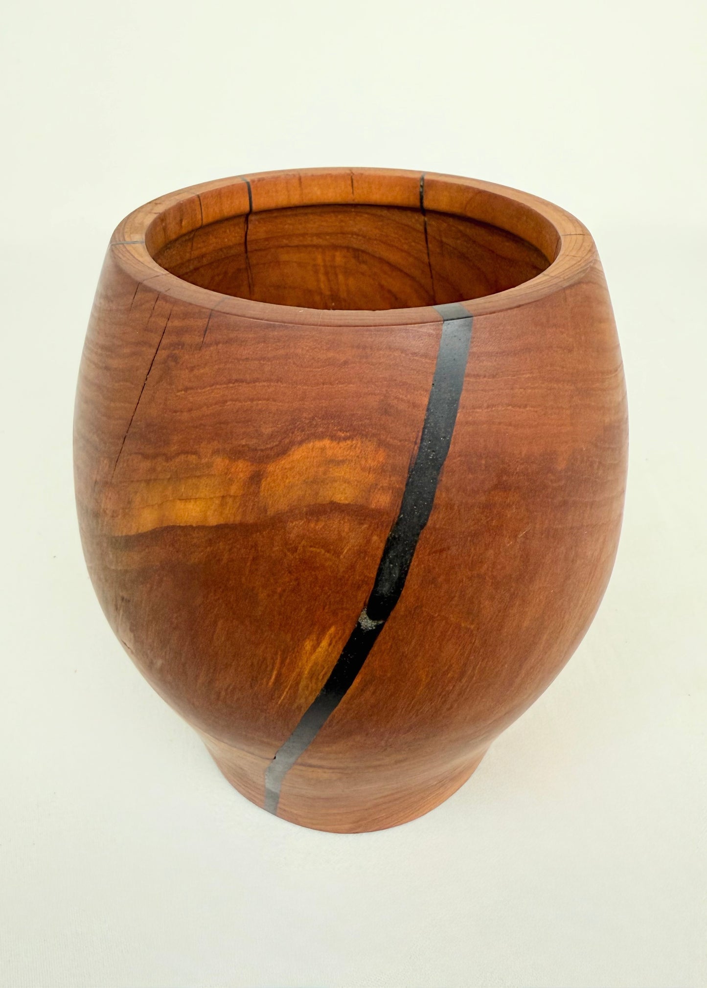 Cherry Vase with Black Vein (1015)
